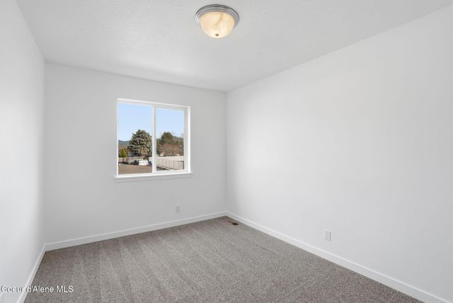 1428 N Michigan Ln, Greenacres, WA 99016