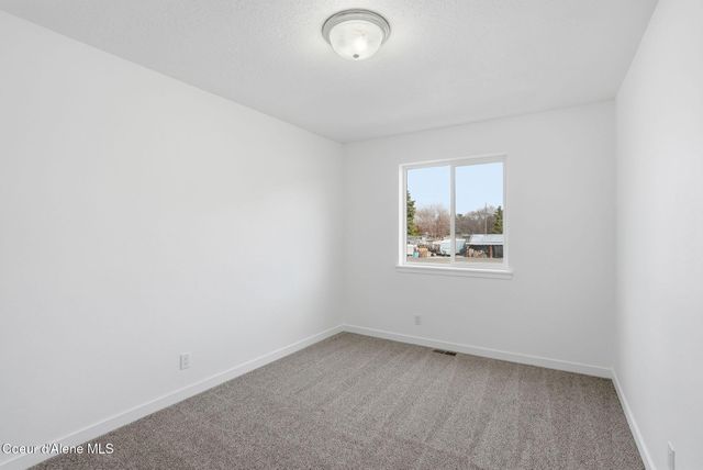 1428 N Michigan Ln, Greenacres, WA 99016