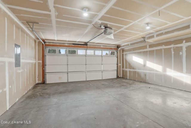 1428 N Michigan Ln, Greenacres, WA 99016