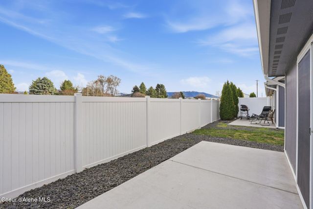 1428 N Michigan Ln, Greenacres, WA 99016