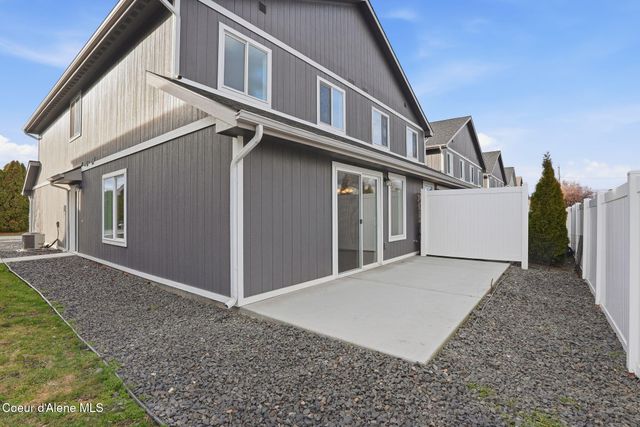 1428 N Michigan Ln, Greenacres, WA 99016