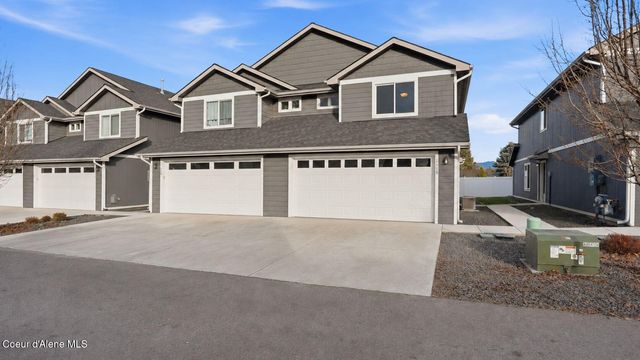 1428 N Michigan Ln, Greenacres, WA 99016