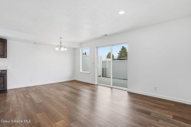 1428 N Michigan Ln, Greenacres, WA 99016