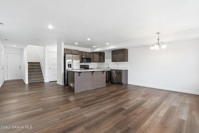 1428 N Michigan Ln, Greenacres, WA 99016