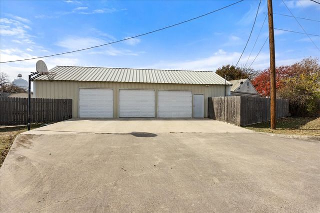 206 N Bouldin Street, Hamilton, TX 76531