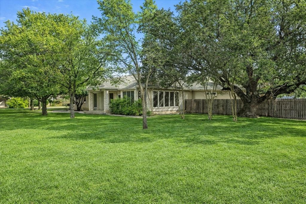 206 N Bouldin Street, Hamilton, TX 76531