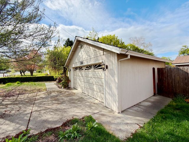 445 Midway Road, Medford, OR 97501