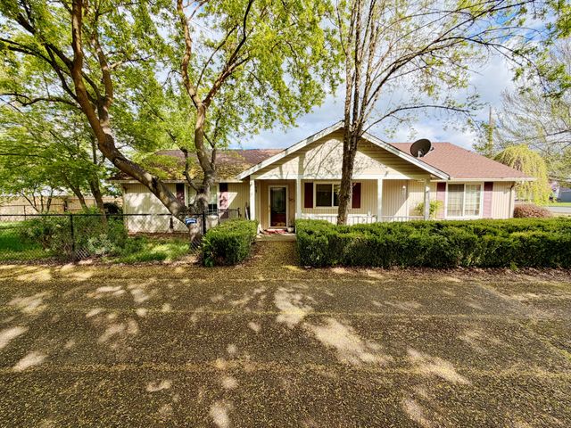 445 Midway Road, Medford, OR 97501