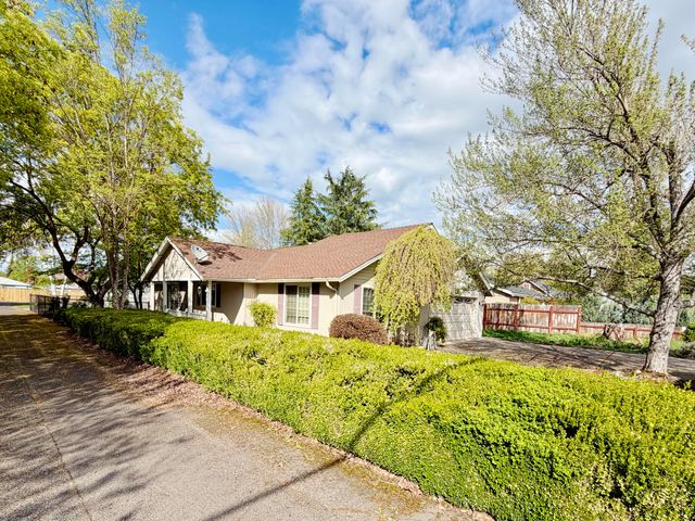 445 Midway Road, Medford, OR 97501