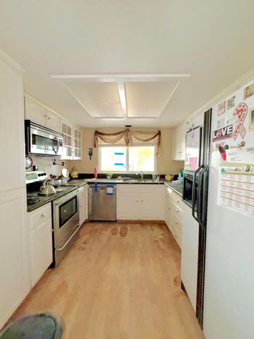 445 Midway Road, Medford, OR 97501