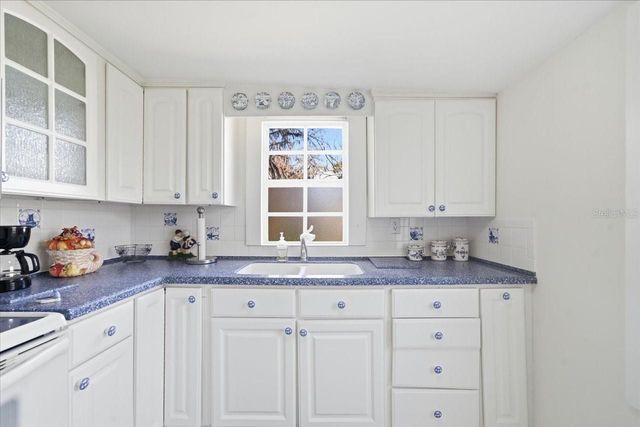 19513 DEER LAKE ROAD, Lutz, FL 33548