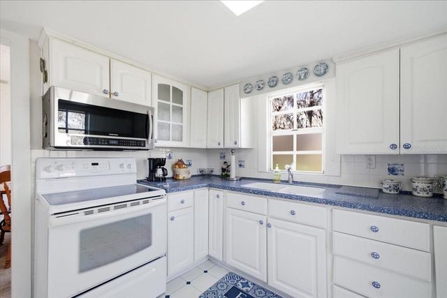 19513 DEER LAKE ROAD, Lutz, FL 33548