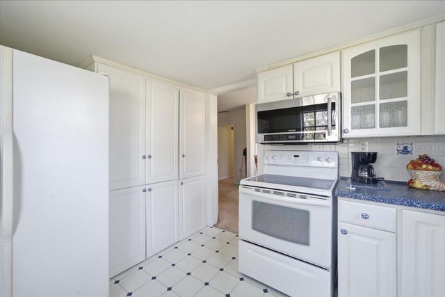 19513 DEER LAKE ROAD, Lutz, FL 33548