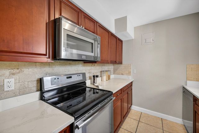 4781 NE 4th Avenue, Oakland Park, FL 33334