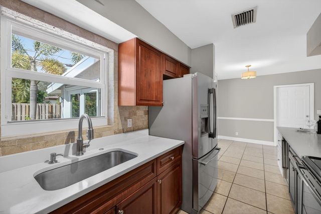 4781 NE 4th Avenue, Oakland Park, FL 33334