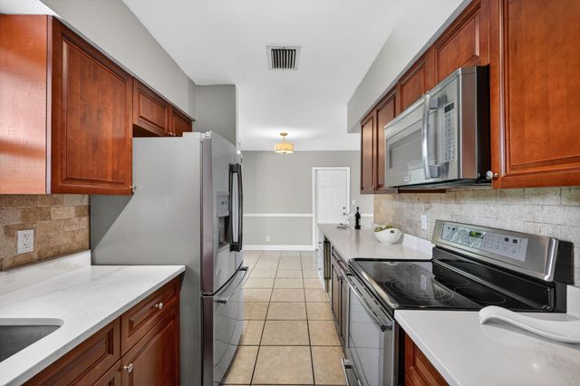 4781 NE 4th Avenue, Oakland Park, FL 33334