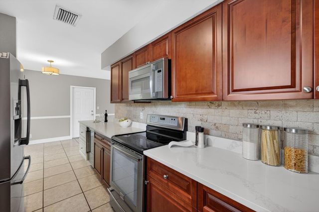 4781 NE 4th Avenue, Oakland Park, FL 33334