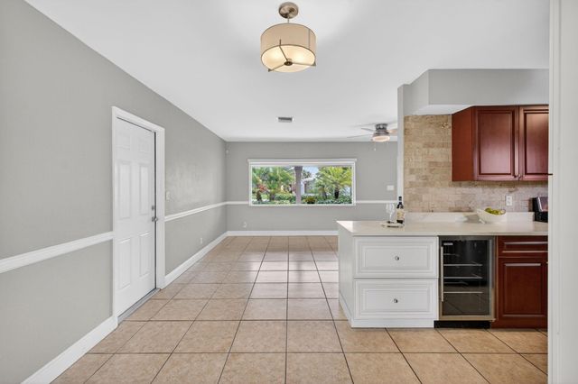 4781 NE 4th Avenue, Oakland Park, FL 33334