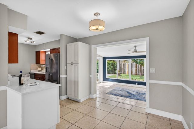 4781 NE 4th Avenue, Oakland Park, FL 33334