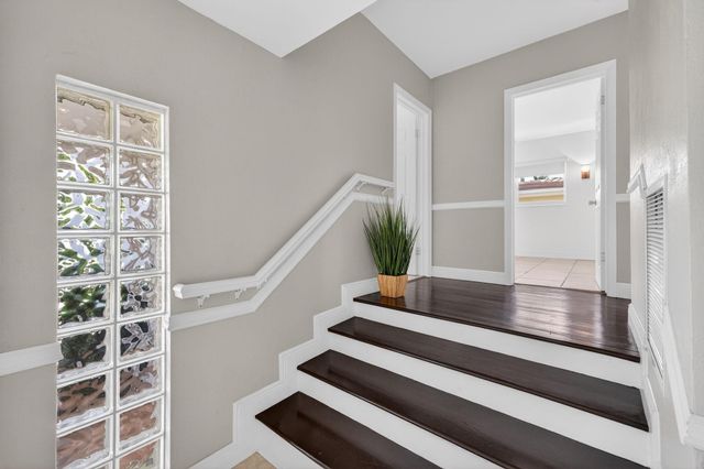 4781 NE 4th Avenue, Oakland Park, FL 33334