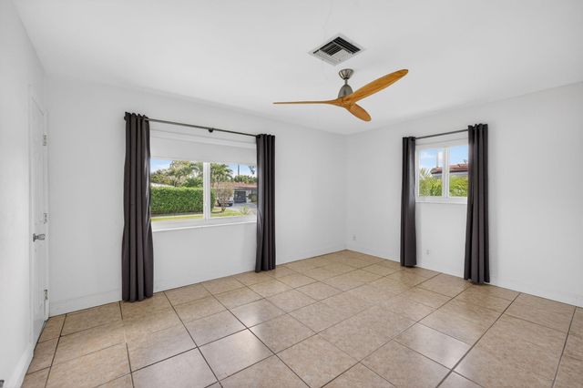 4781 NE 4th Avenue, Oakland Park, FL 33334