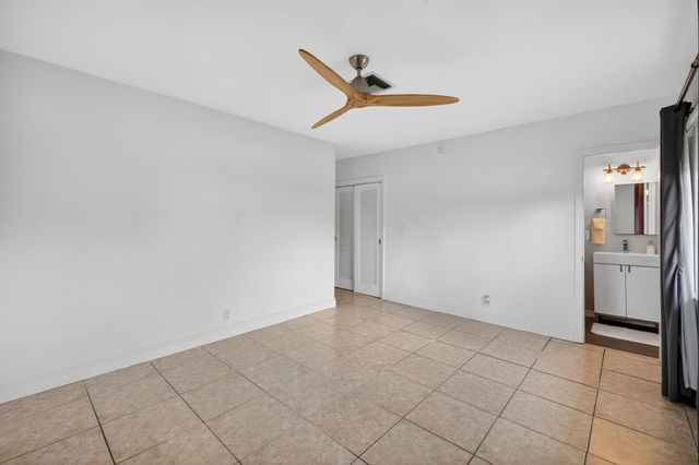 4781 NE 4th Avenue, Oakland Park, FL 33334