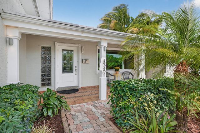4781 NE 4th Avenue, Oakland Park, FL 33334