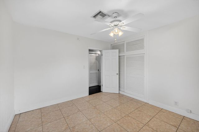 4781 NE 4th Avenue, Oakland Park, FL 33334