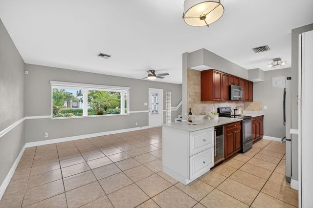 4781 NE 4th Avenue, Oakland Park, FL 33334