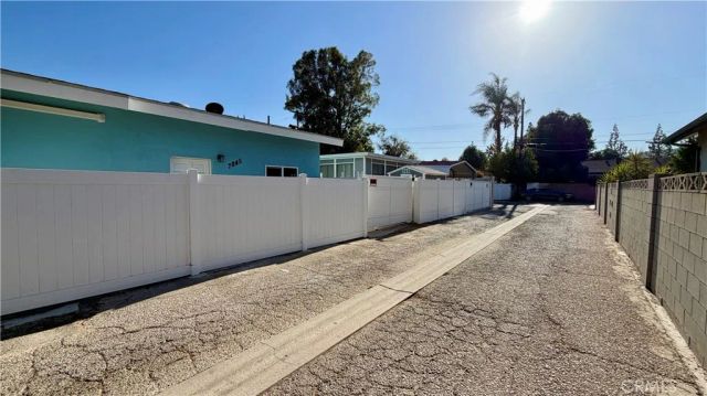7845 Woodlake Avenue, West Hills, CA 91304