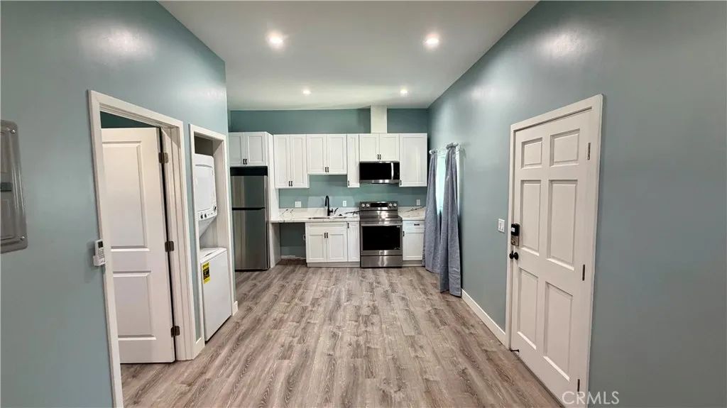 7845 Woodlake Avenue, West Hills, CA 91304
