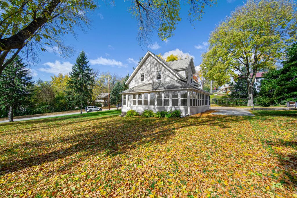 200 Park Avenue NE, Elysian, MN 56028 — exterior