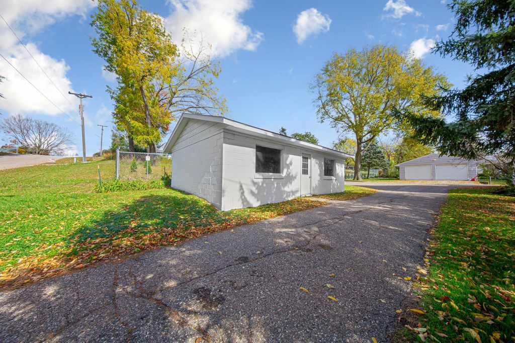 200 Park Avenue NE, Elysian, MN 56028 — photo 3