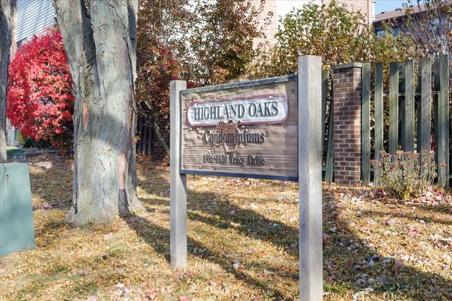 1920 Tracy Drive 12, Bloomington, IL 61704