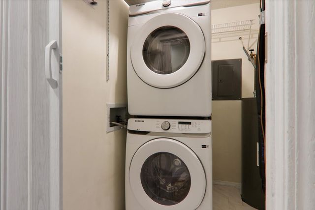 1920 Tracy Drive 12, Bloomington, IL 61704