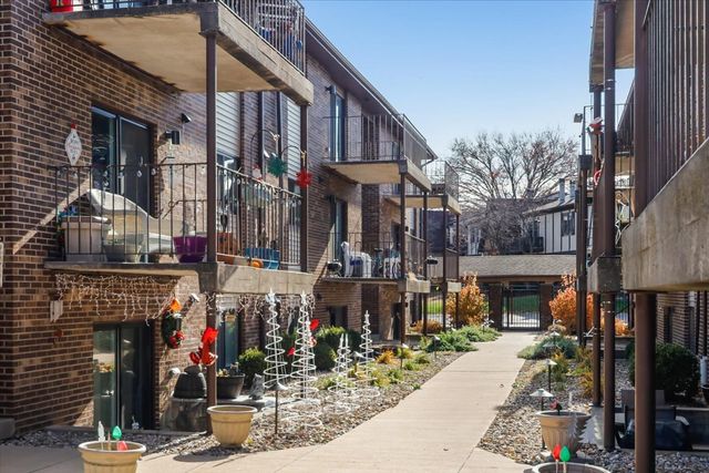 1920 Tracy Drive 12, Bloomington, IL 61704