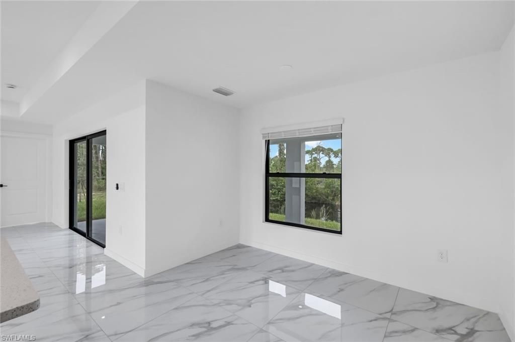 Image 11 of property listing at 523 Wilmington PKWY, Cape Coral, FL 33993