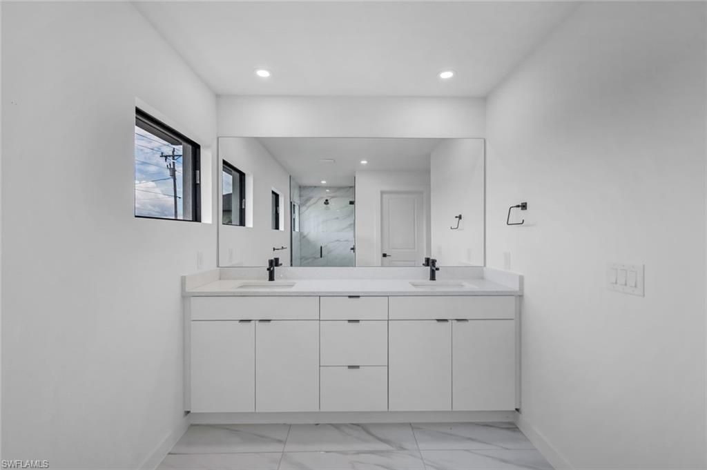 Image 15 of property listing at 523 Wilmington PKWY, Cape Coral, FL 33993