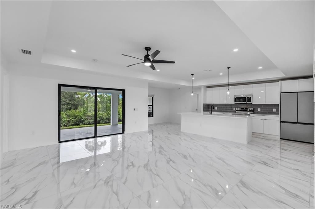 Image 6 of property listing at 523 Wilmington PKWY, Cape Coral, FL 33993
