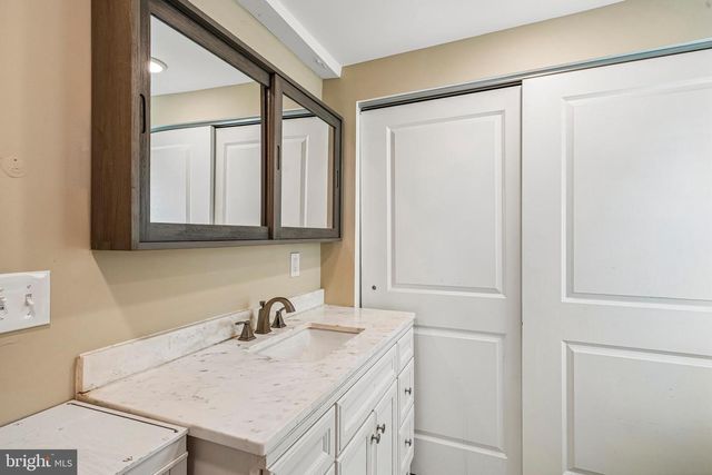 10 MAPLE LN, Hainesport, NJ 08036