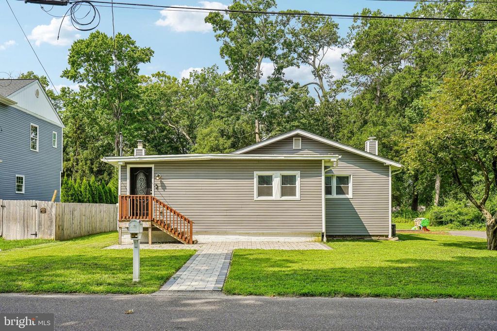 10 MAPLE LN, Hainesport, NJ 08036