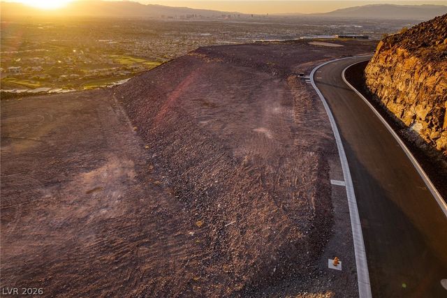 523 Rock Peak Drive, Henderson, NV 89012