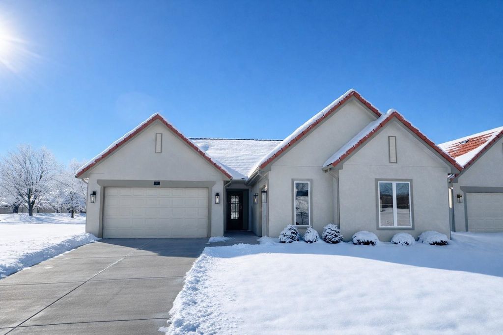 3 E Via Roma St, Wichita, KS 67230