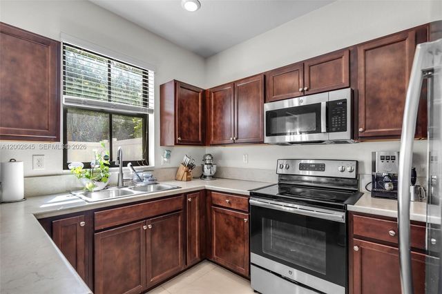 10371 W 32nd Ln, Hialeah, FL 33018