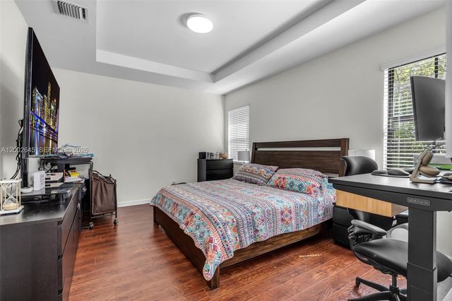 10371 W 32nd Ln, Hialeah, FL 33018