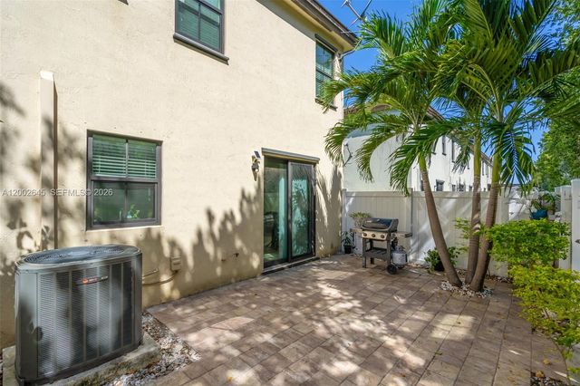 10371 W 32nd Ln, Hialeah, FL 33018