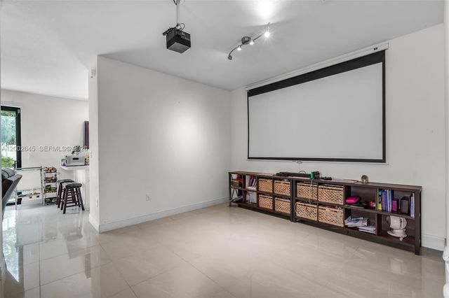 10371 W 32nd Ln, Hialeah, FL 33018