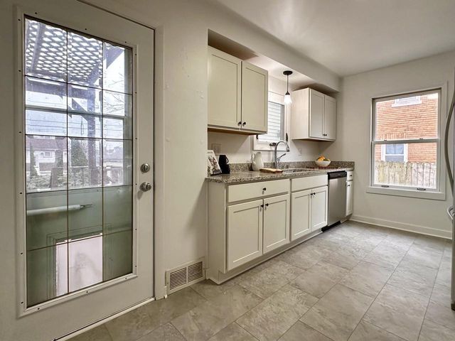 5623 36th AVENUE, Kenosha, WI 53144