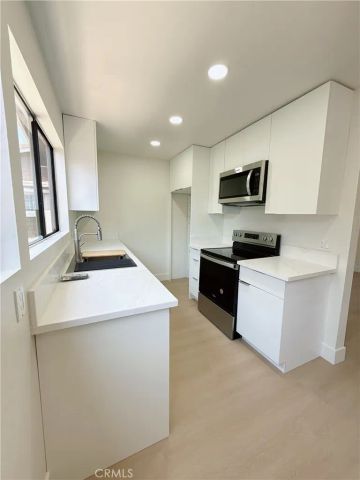 256 Streamwood, Irvine, CA 92620