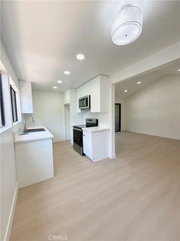 256 Streamwood, Irvine, CA 92620